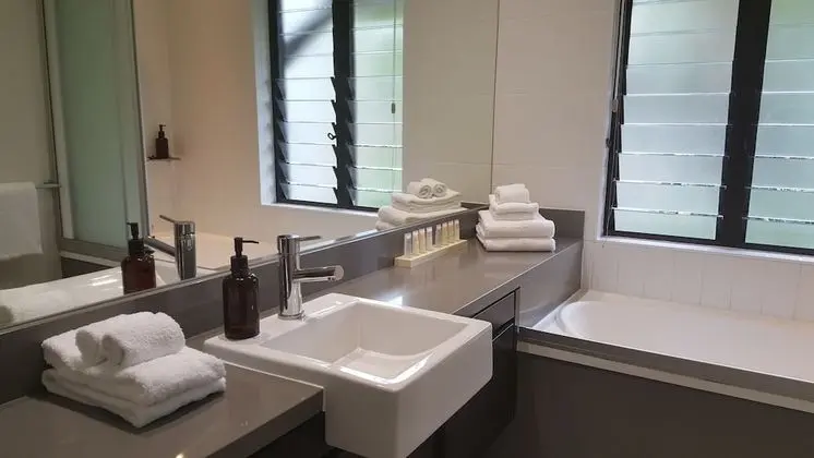 Luxury Çatı Katı Süiti (Penthouse), 1 Yatak Odası, Havuz Manzaralı, Plaj Kenarı