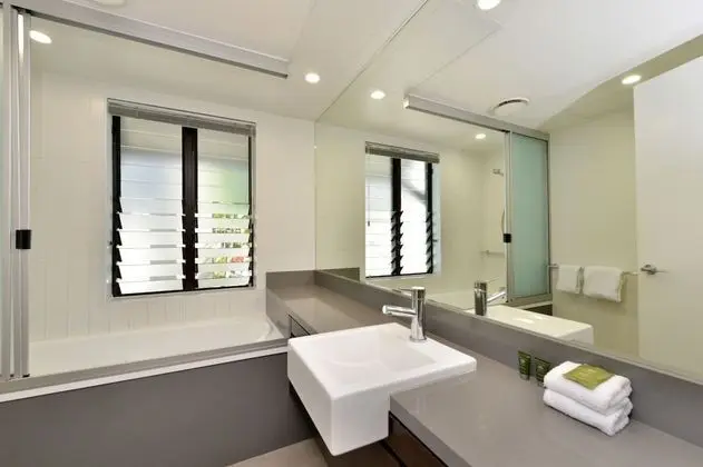 Luxury Çatı Katı Süiti (Penthouse), 1 Yatak Odası, Havuz Manzaralı, Plaj Kenarı