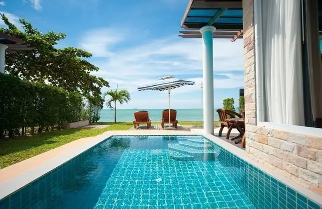 Beachfront Pool Villa
