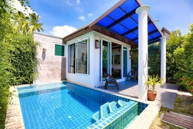Superior Villa, Havuz Kenarı
