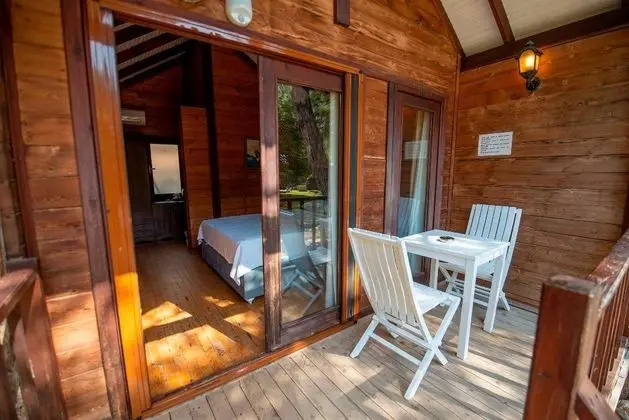 https://images.etstur.com/files/images/hotelImages/TR/219359/l/Sea-Valley-Bungalows-Oda-369588.jpg