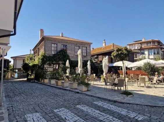 Apart Daire, 1 Büyük (Queen) Boy Yatak ve Çekyat