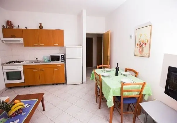 Apart Daire (Sea View - 250 m from sea - A2 Vila J)