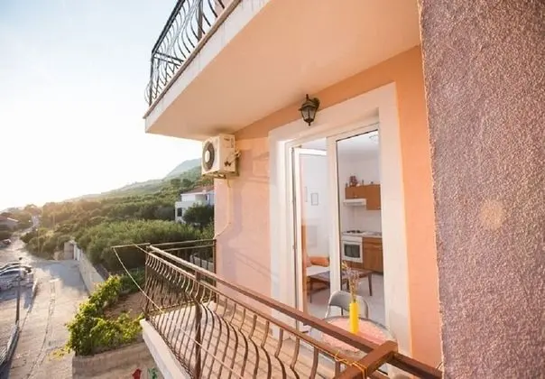 Apart Daire (Sea View - 250 m from sea - A2 Vila J)