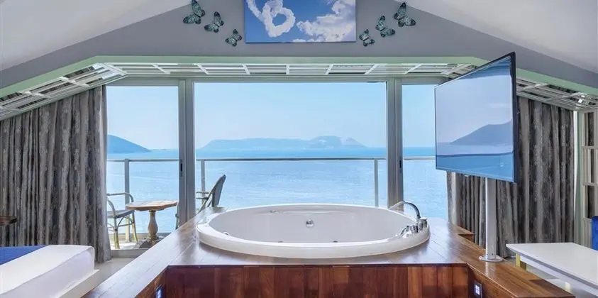 Signature Suite Oda