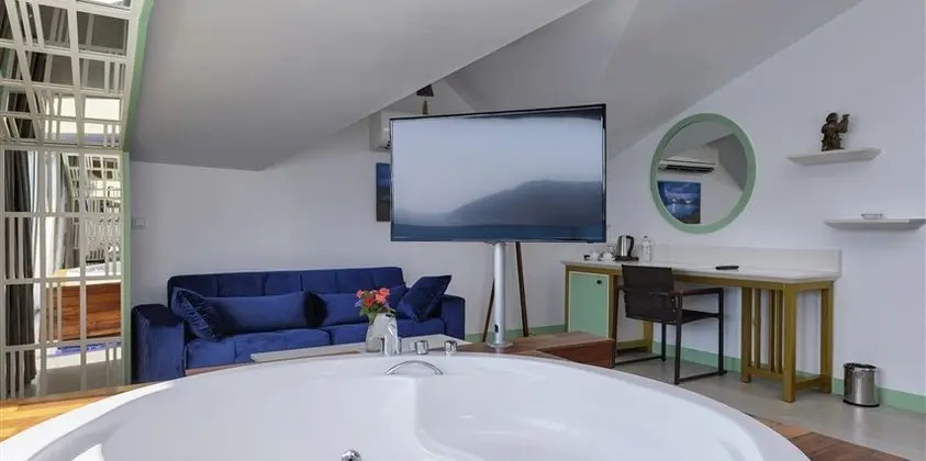 Signature Suite Oda