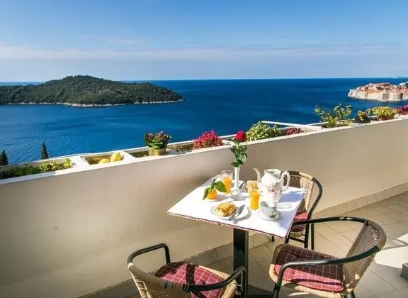 Apart Daire (Two-Bedroom Apartment with Balcony an)