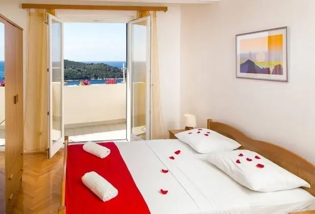 Apart Daire (Two-Bedroom Apartment with Balcony an)