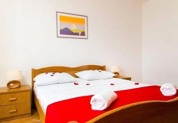 Apart Daire (Two-Bedroom Apartment with Balcony an)