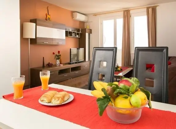 Apart Daire (Two-Bedroom Apartment with Balcony an)