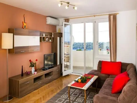 Apart Daire (Two-Bedroom Apartment with Balcony an)
