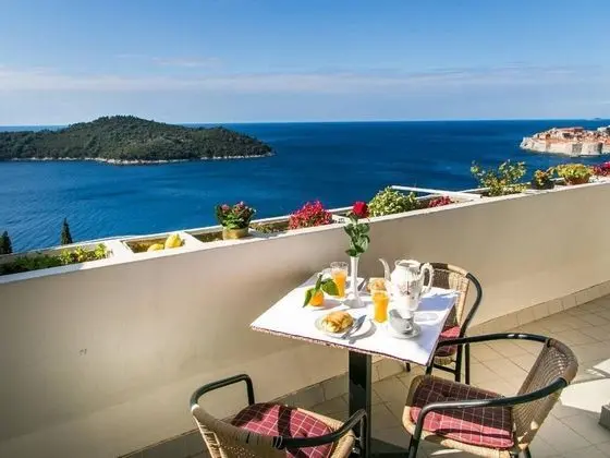 Apart Daire (Two-Bedroom Apartment with Balcony an)