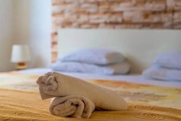 Apart Daire (Two Bedroom Apartment with Balcony an)