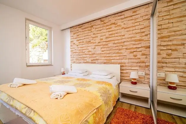 Apart Daire (Two Bedroom Apartment with Balcony an)