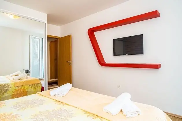 Apart Daire (Two Bedroom Apartment with Balcony an)