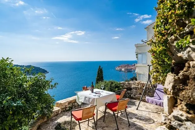 Apart Daire (Two Bedroom Apartment with Balcony an)