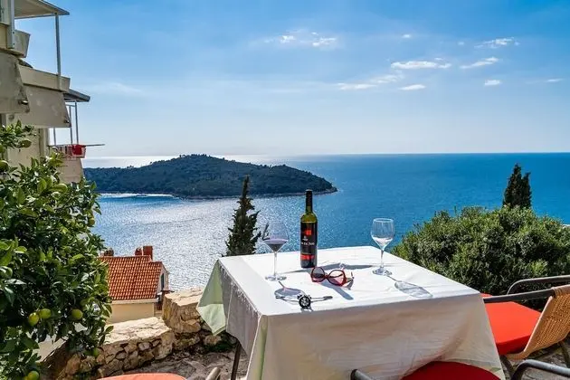 Apart Daire (Two Bedroom Apartment with Balcony an)