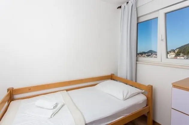 Apart Daire (Four-Bedroom Apartment with Balcony)