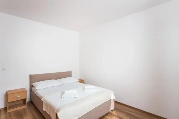 Apart Daire (Four-Bedroom Apartment with Balcony)