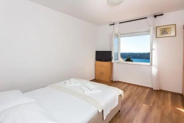 Apart Daire (Four-Bedroom Apartment with Balcony)