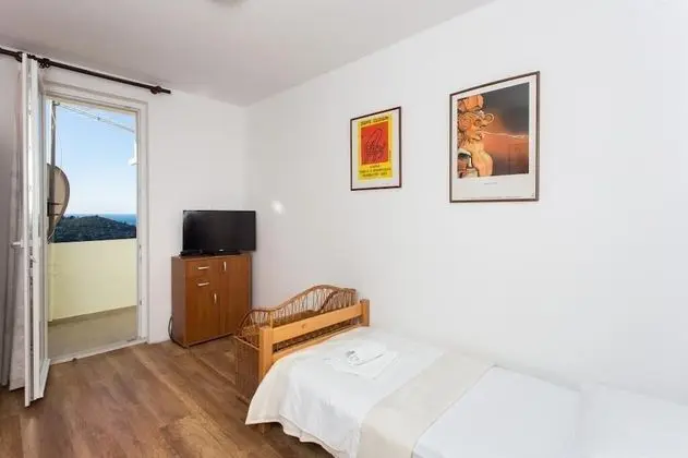 Apart Daire (Four-Bedroom Apartment with Balcony)