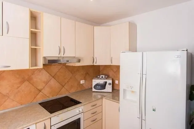 Apart Daire (Four-Bedroom Apartment with Balcony)