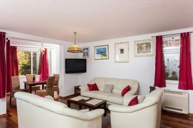 Apart Daire (Four-Bedroom Apartment with Balcony)