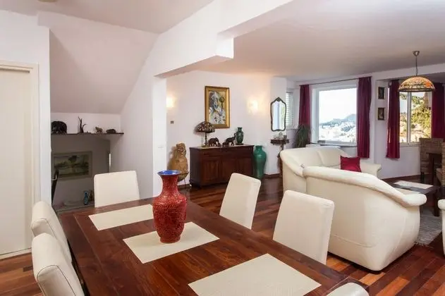 Apart Daire (Four-Bedroom Apartment with Balcony)