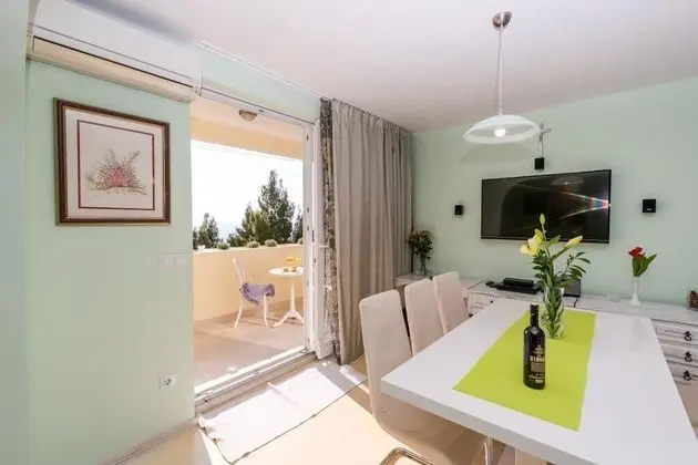 Apart Daire (1 Bedroom Apt with Balcony n Sea View)