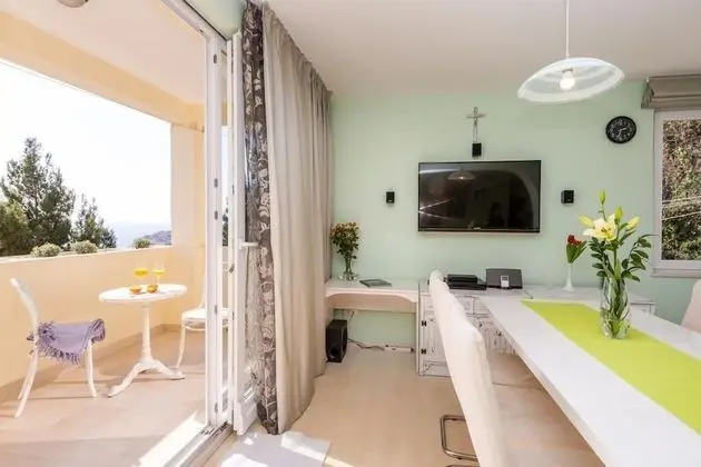 Apart Daire (1 Bedroom Apt with Balcony n Sea View)