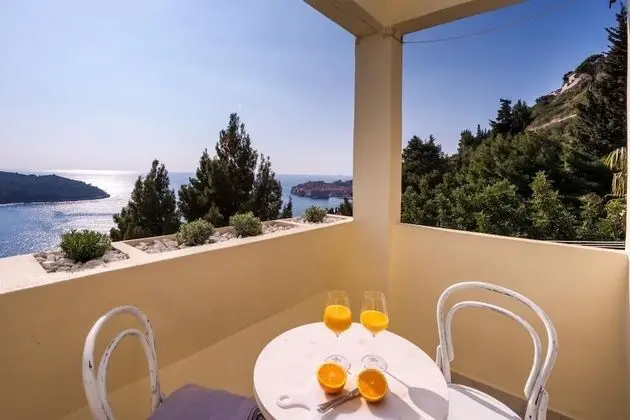 Apart Daire (1 Bedroom Apt with Balcony n Sea View)
