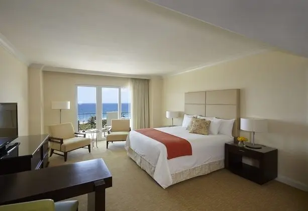 Ocean Front w/Balcony, 1 King Bed