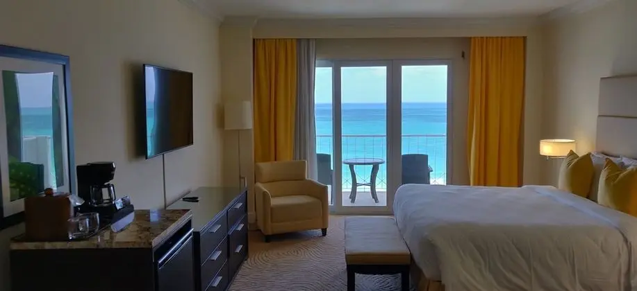 Ocean Front w/Balcony, 1 King Bed