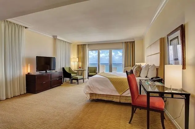 Partial Oceanview No Balcony, 1 King Bed