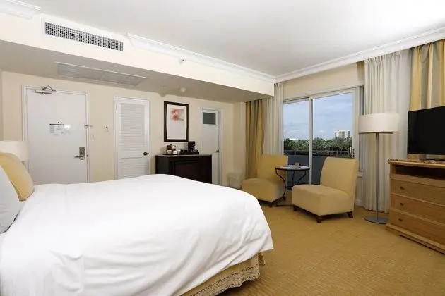 Standard Room w/Balcony, 1 King Bed