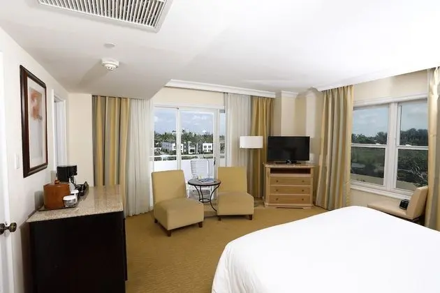 Standard Room w/Balcony, 1 King Bed