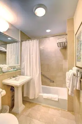 Standard Room w/Balcony, 1 King Bed