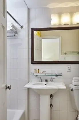 Standard Room w/Balcony, 1 King Bed