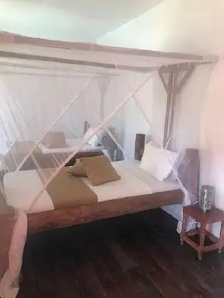 Standard Üç Kişilik Oda, 3 Tek Kişilik Yatak, Veranda, Havuz Manzaralı