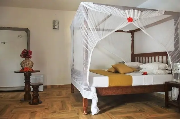 Standard Üç Kişilik Oda, 3 Tek Kişilik Yatak, Veranda, Havuz Manzaralı