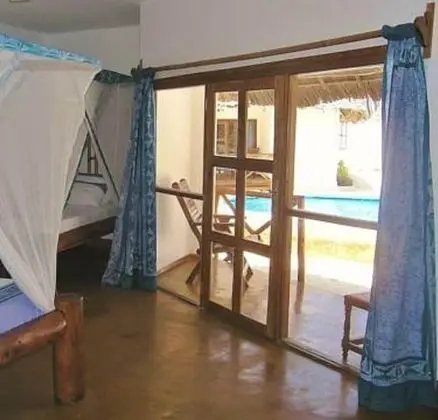 Standard Üç Kişilik Oda, 3 Tek Kişilik Yatak, Veranda, Havuz Manzaralı