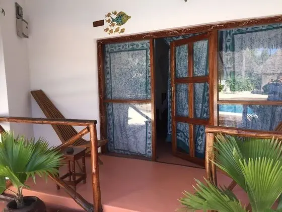 Standard Üç Kişilik Oda, Veranda, Havuz Manzaralı