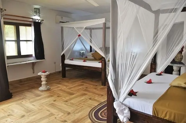 Standard Üç Kişilik Oda, Veranda, Havuz Manzaralı