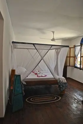 Standard Üç Kişilik Oda, Veranda, Havuz Manzaralı
