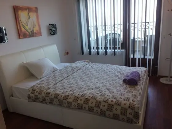 Stylish 2-Bed Apartment, Great Sea View