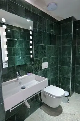 Üç Kişilik Oda