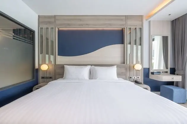 Deluxe Pool Access Room