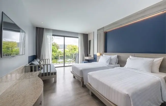 Deluxe Pool View Room