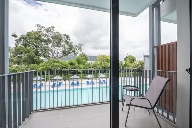 Deluxe Pool View Room