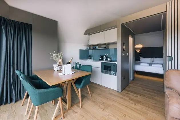 Luxury Lodge (Sleeps 4)